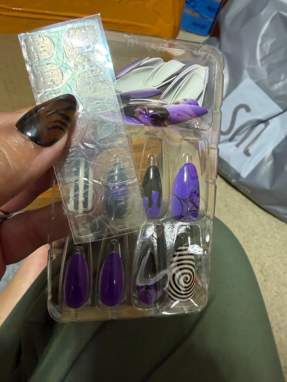 Beetlejuice-Themed Halloween Press-On Nails Purple & Black ABS Material Almond S